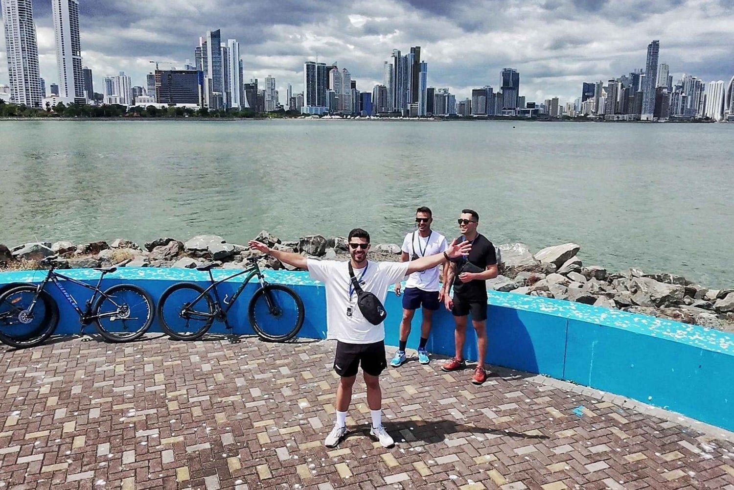 Panama City: Casco Viejo Guided Bike Tour with Tastings