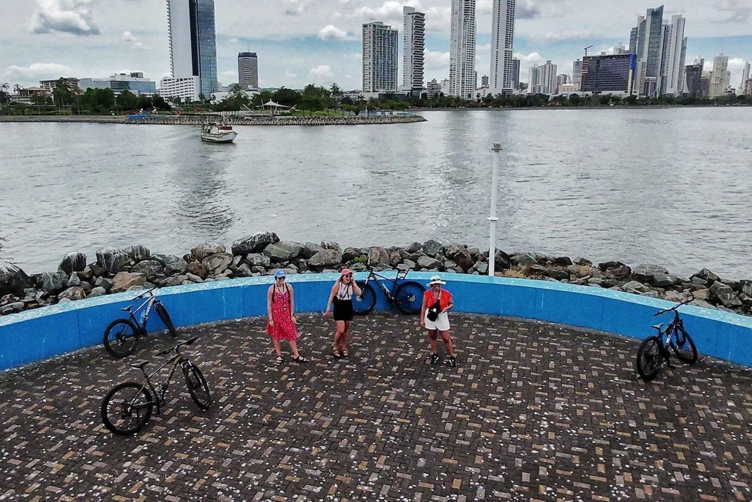 Panama City: Casco Viejo Guided Bike Tour with Tastings
