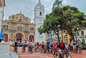 Panama City: Casco Viejo Guided Bike Tour with Tastings