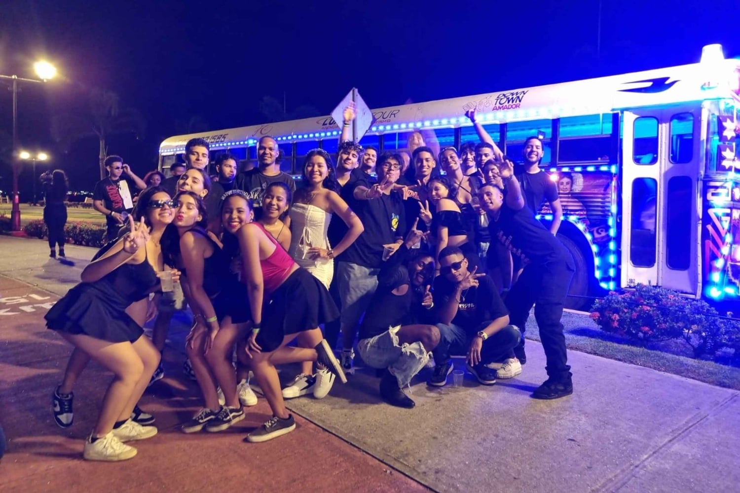 Panama City: Chiva Parrandera Tour with Open Bar and Crossover Music