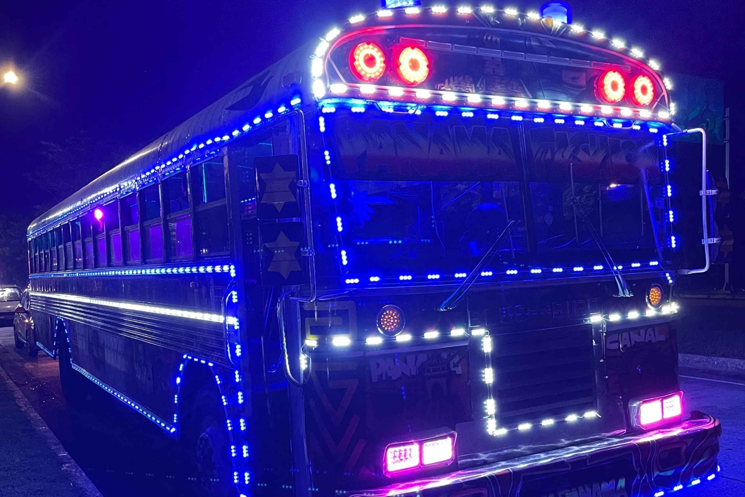 Panama City: Chiva Parrandera Tour with Open Bar and Crossover Music