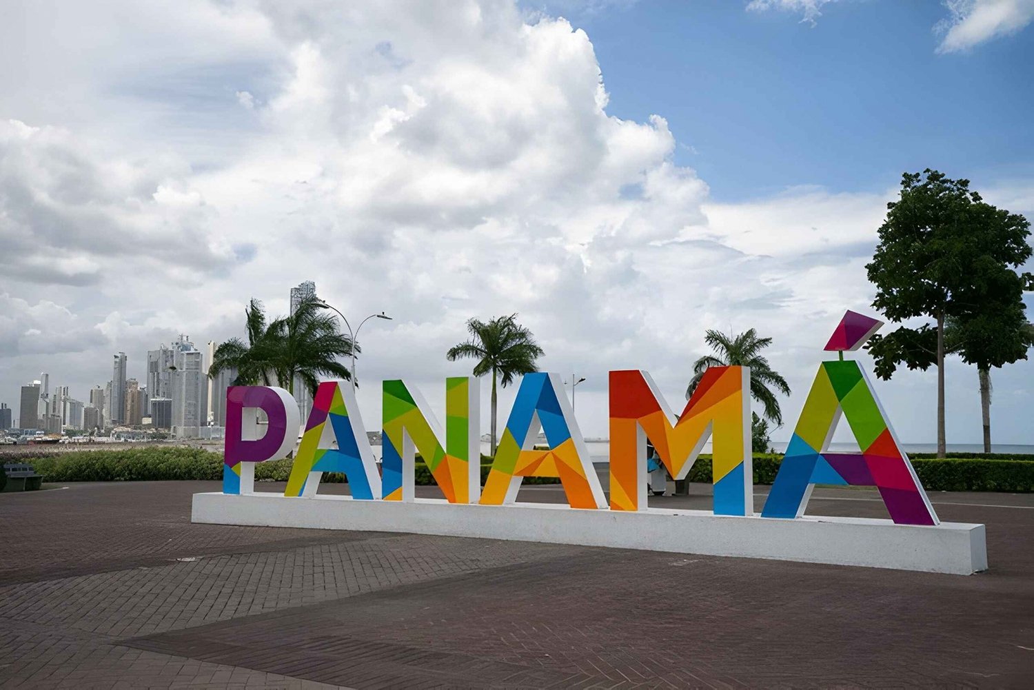 Panama City: Tur i landsbyen Embera, vandfald og frokost