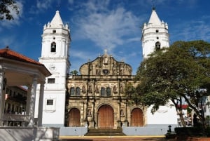 Panama City: Miraflores Locks and Casco Viejo Tour