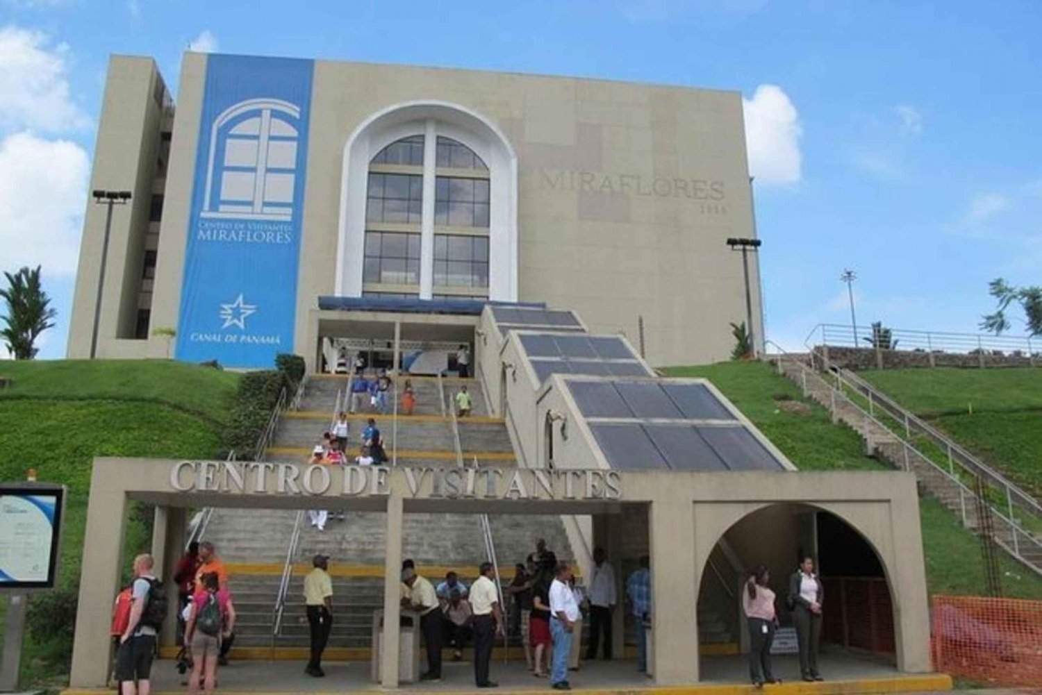 Panama City: Miraflores Visitor Center Ticket & Transfer