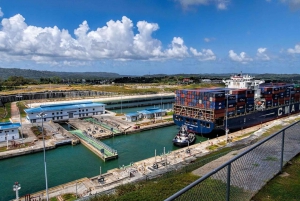 Panama City: Ocean to Ocean Panama Canal and Jungle Tour