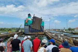 Panama City : Tour en bateau du transit partiel du canal de Panama