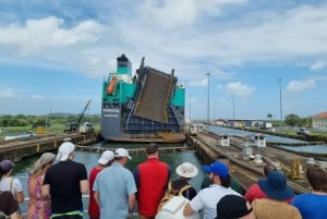 Panama City: Panama Canal Partial Transit Boat Tour