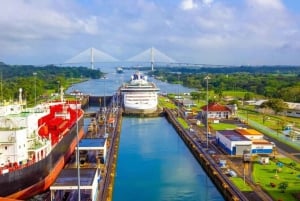 Panama City: Clara Locks Combo Tour: Portobelo and Agua Clara Locks Combo Tour