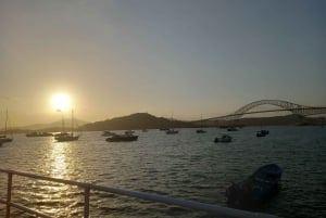 Cidade do Panamá: Passeio de Catamarã pela Baía do Panamá ao pôr do sol com bar aberto