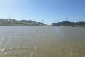 Panama: Wycieczka po Kanale Panamskim przez dwie śluzy z lunchem