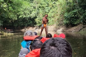 Panana City: Embera-heimo ja vesiputous lounaalla.