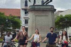 Visite pied à Casco Viejo avec des locaux