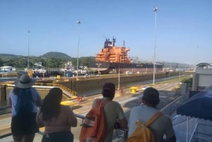 El Centro de Visitantes del Canal de Panamá y visita a la ciudad