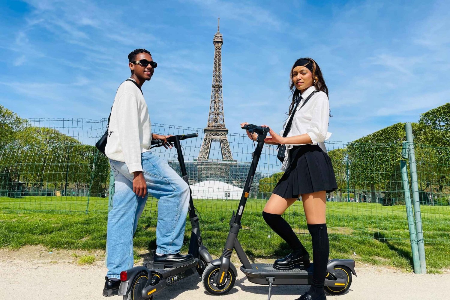 2H VIP Paris Private E-scooter Tour