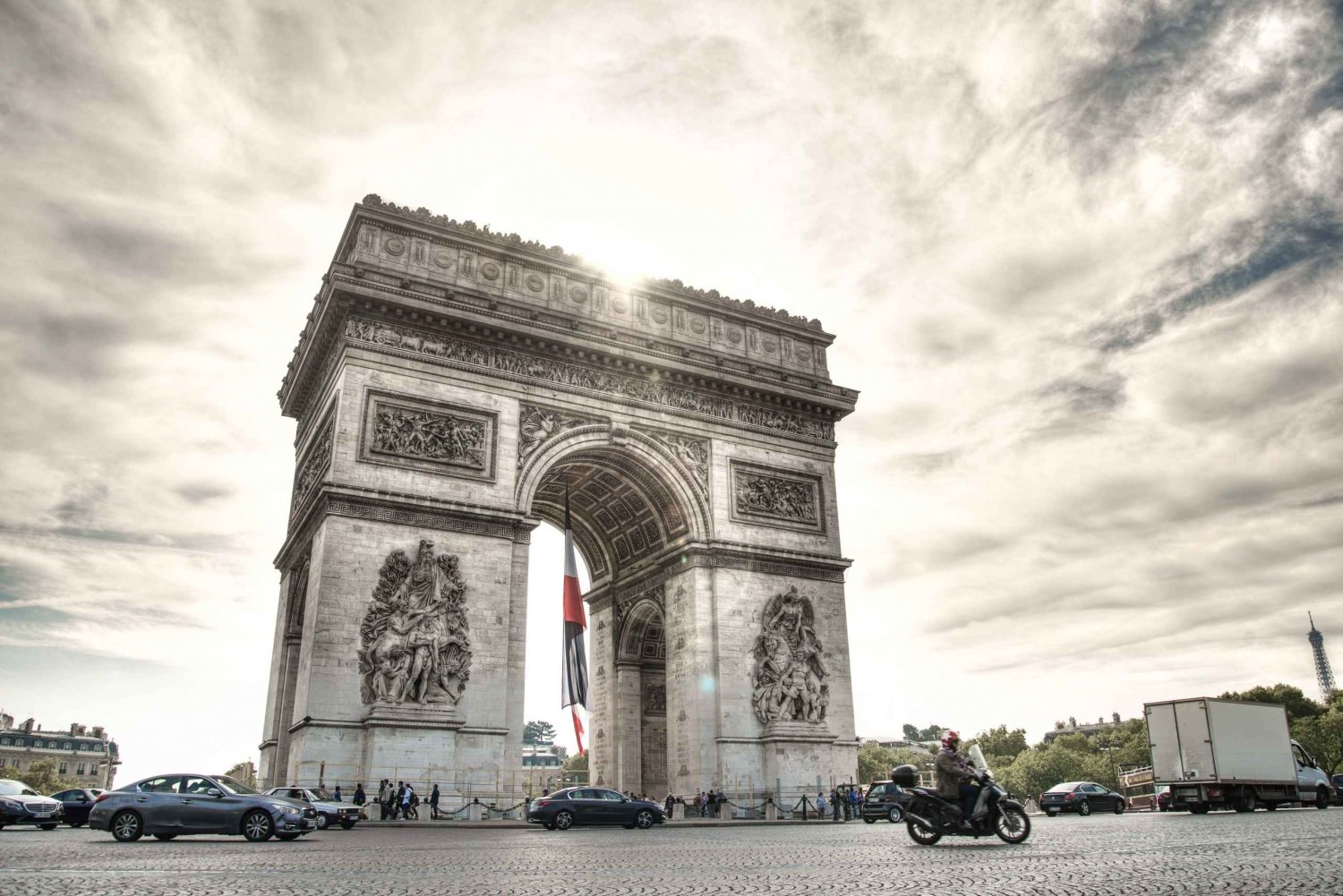 Arc de Triomphe Walking Tour:Paris Views and Macaron Tasting