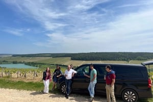 Excursion d'une journée à Chablis au départ de Paris, comprenant 8 dégustations et le déjeuner