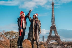 Paris: Private Christmas Photoshoot with Props