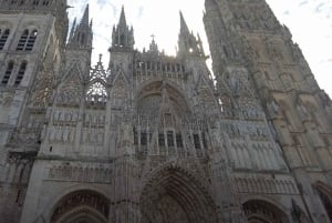 Claude Monet Tour: Giverny, Rouen, Etretat Dagstur fra Paris