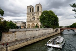 Walking Tour with Reserved Notre-Dame & Sainte Chapelle Opt.