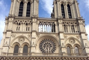 Walking Tour with Reserved Notre-Dame & Sainte Chapelle Opt.