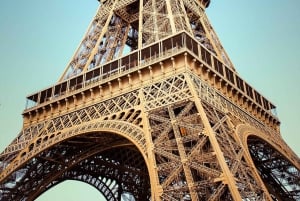 Acesso reservado exclusivo à Torre Eiffel, ao topo ou ao 2.º andar