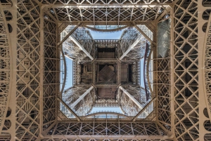 Accès réservé à la Tour Eiffel, au sommet ou au 2e étage en ascenseur
