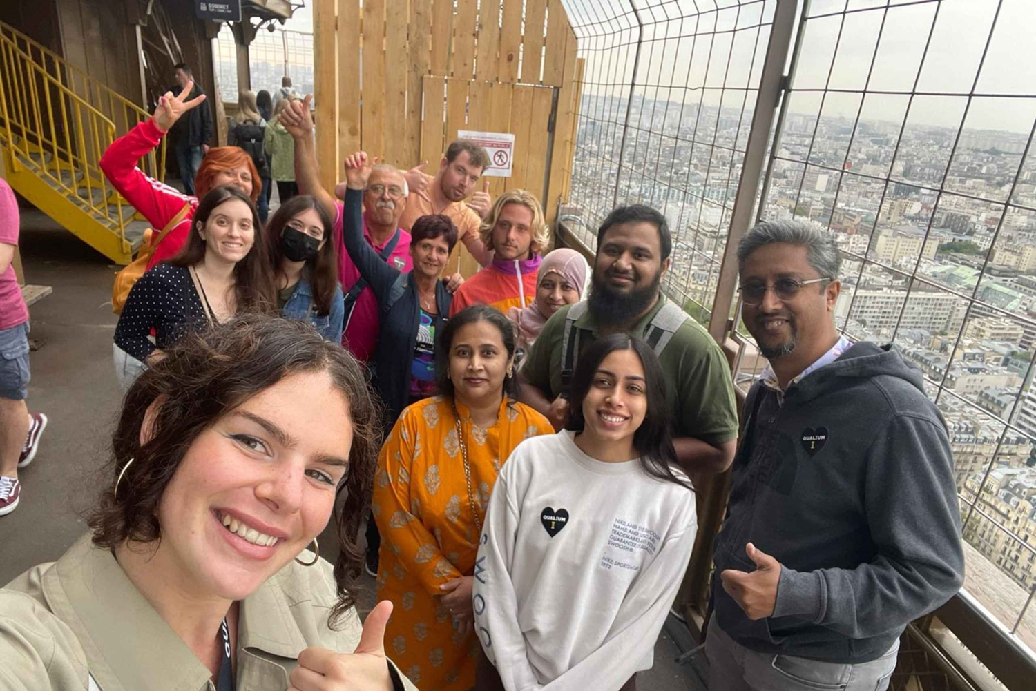 Acesso reservado ao topo ou ao 2.º andar da Torre Eiffel