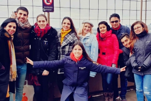 Acesso reservado ao topo ou ao 2.º andar da Torre Eiffel