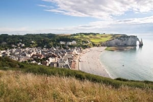 Étretat Cliffs & Rouen Christmas Magic – Exclusive Day Tour