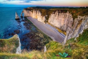 Étretat Cliffs & Rouen Christmas Magic – Exclusive Day Tour