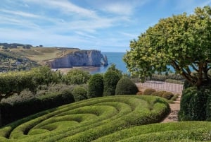 Étretat Cliffs & Rouen Christmas Magic – Exclusive Day Tour