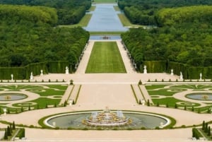 Excursión de París al Palacio de Versalles en Tootbus