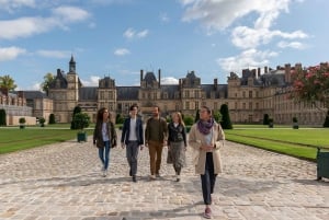 Fontainebleau & Vaux-le-Vicomte Châteaux Day Tour from Paris