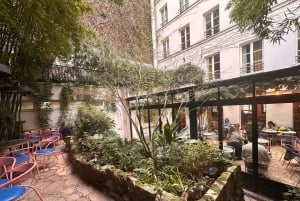 French lessons over a typical breakfast at the foot of Montmartre