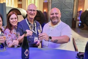 Z Paryża: wycieczka po piwnicach szampana i winnicach oraz degustacja