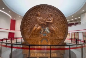 Z Paryża: wycieczka po piwnicach szampana i winnicach oraz degustacja