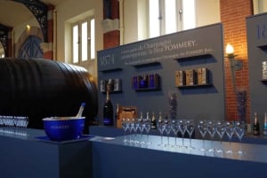 Z Paryża: wycieczka po piwnicach szampana i winnicach oraz degustacja