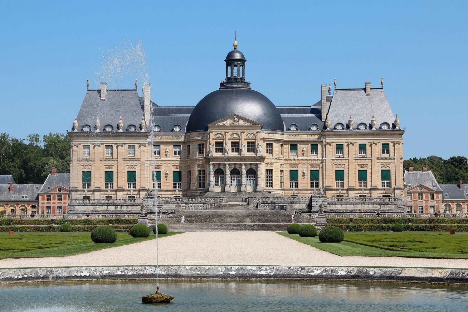 From Paris:Château de Fontainebleau&Vaux-le-Vicomte Private