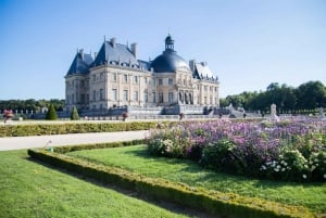 From Paris: Chateau de Fontainebleau & Vaux-Le-Vicomte Tour
