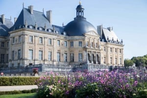 From Paris: Chateau de Fontainebleau & Vaux-Le-Vicomte Tour