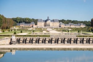 From Paris: Chateau de Fontainebleau & Vaux-Le-Vicomte Tour