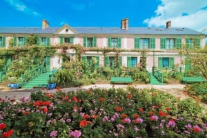 From Paris: Day Trip to Giverny & Versailles with Lunch