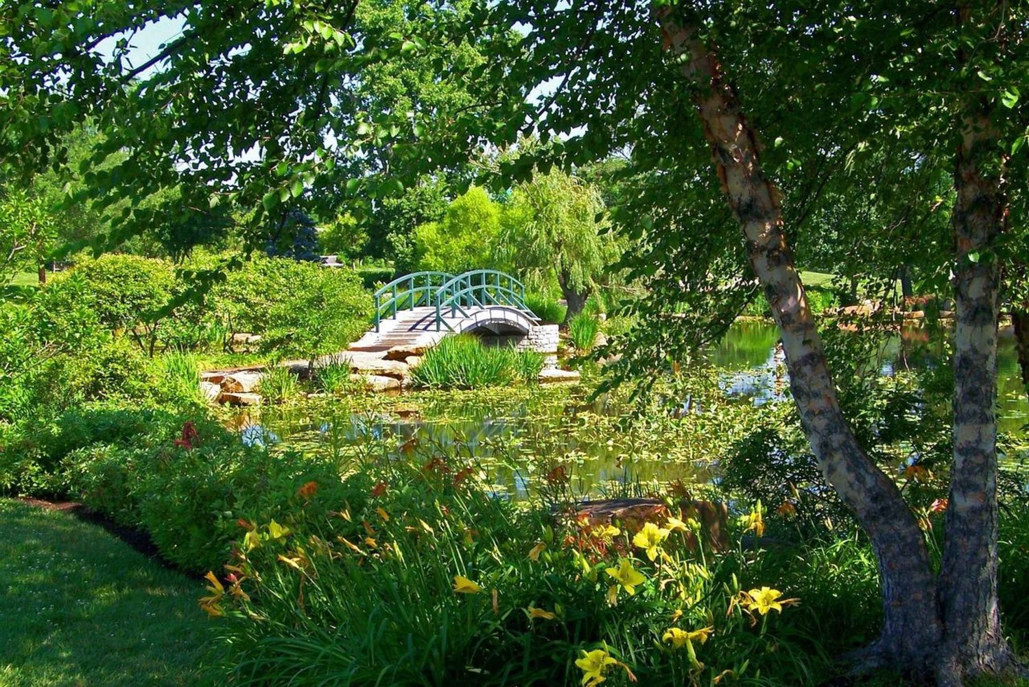 From Paris: Excursion to Monet's Gardens in Giverny