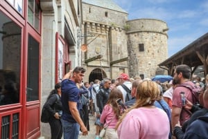 Z Paryża: Całodniowa wycieczka z przewodnikiem do Mont Saint-Michel