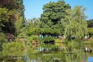 From Paris: Giverny Day Trip with Audio Guide or Live Guide