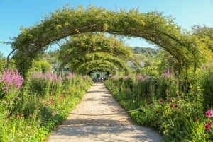 From Paris: Giverny Day Trip with Audio Guide or Live Guide