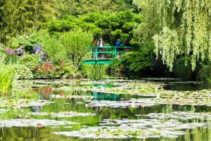 From Paris: Guided Day Trip to Monet's Garden in Giverny