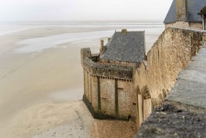 From Paris: Mont Saint Michel Day Trip with a Guide