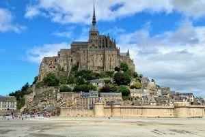 Z Paryża: Prywatna wycieczka Mont Saint-Michel i Normandia D-Day Tour