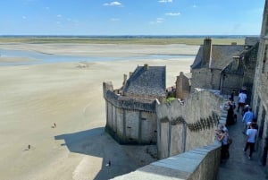 Z Paryża: Prywatna wycieczka Mont Saint-Michel i Normandia D-Day Tour